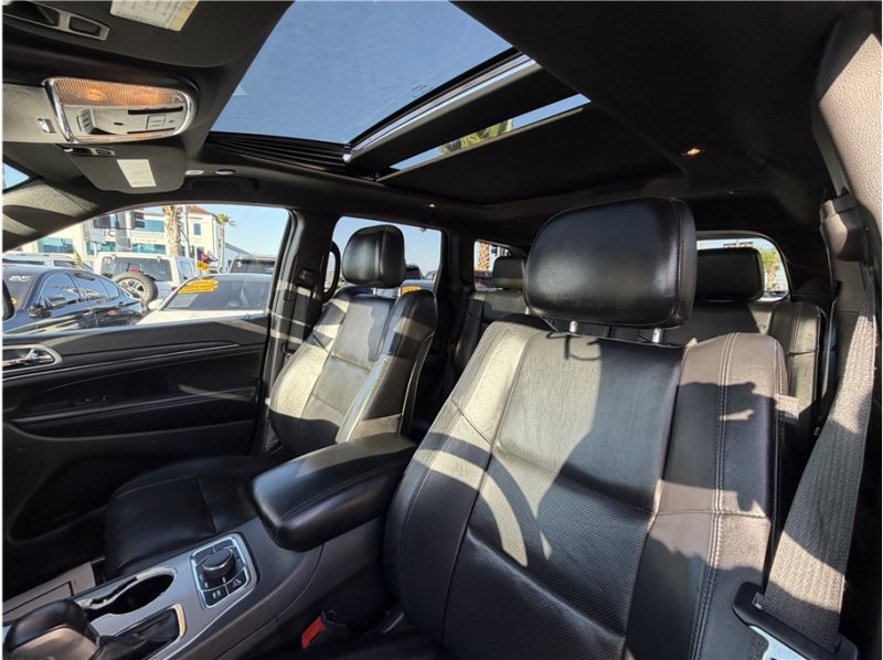 Used 2020 Jeep Grand Cherokee Limited w/ Luxury Group II image 19