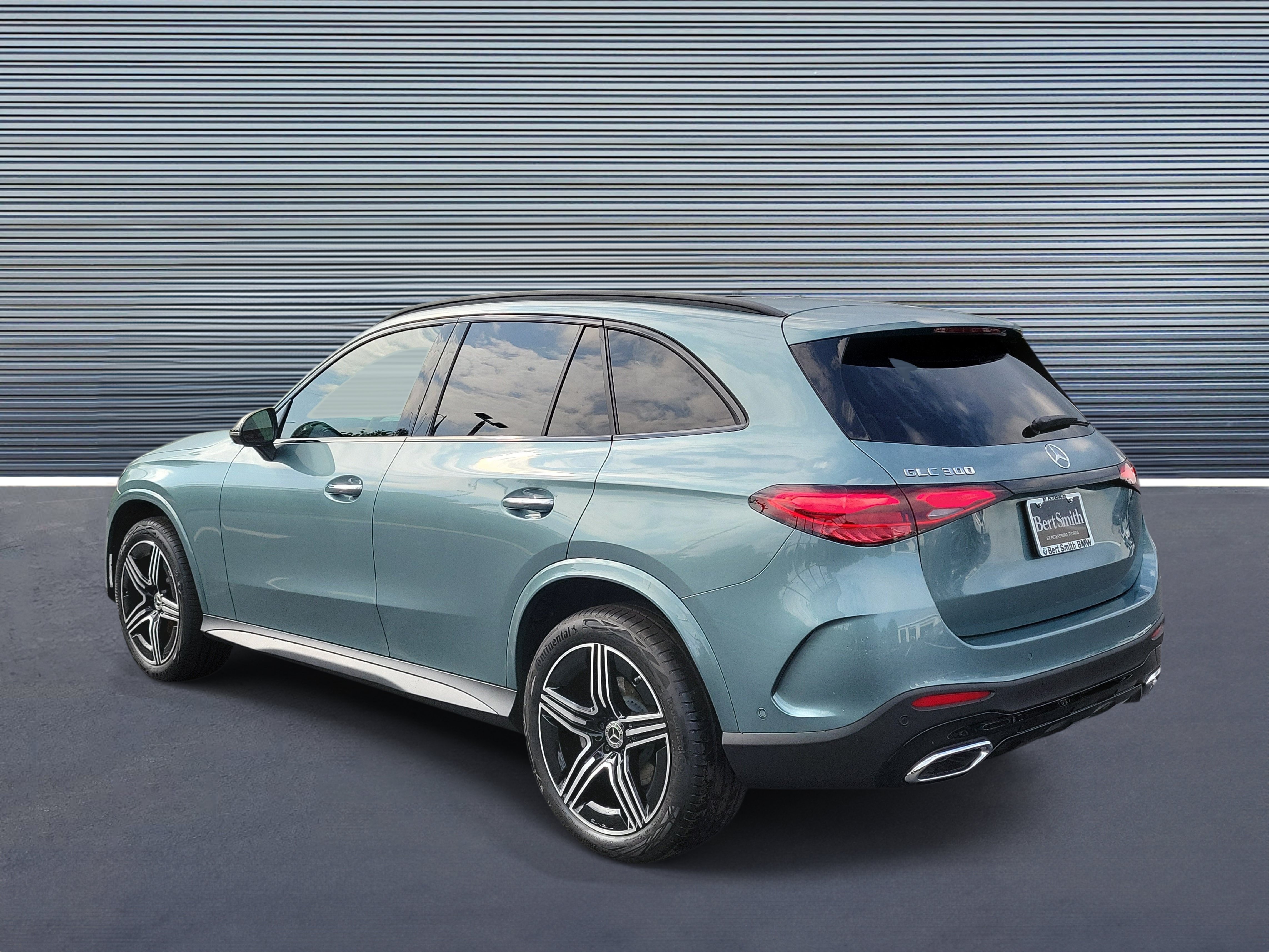 Used 2026 Mercedes-Benz GLC 300 image 4