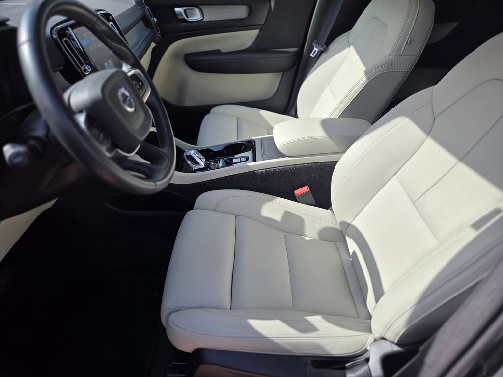 Used 2026 Volvo XC40 B5 Plus w/ Protection Package Premier AWD/4WD image 17