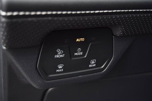 New 2026 Volkswagen Atlas Cross Sport SE image 11