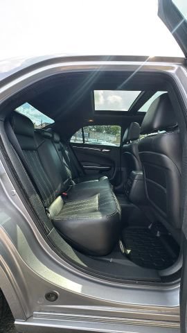 Used 2018 Chrysler 300 S w/ 300S Premium Group RWD image 21