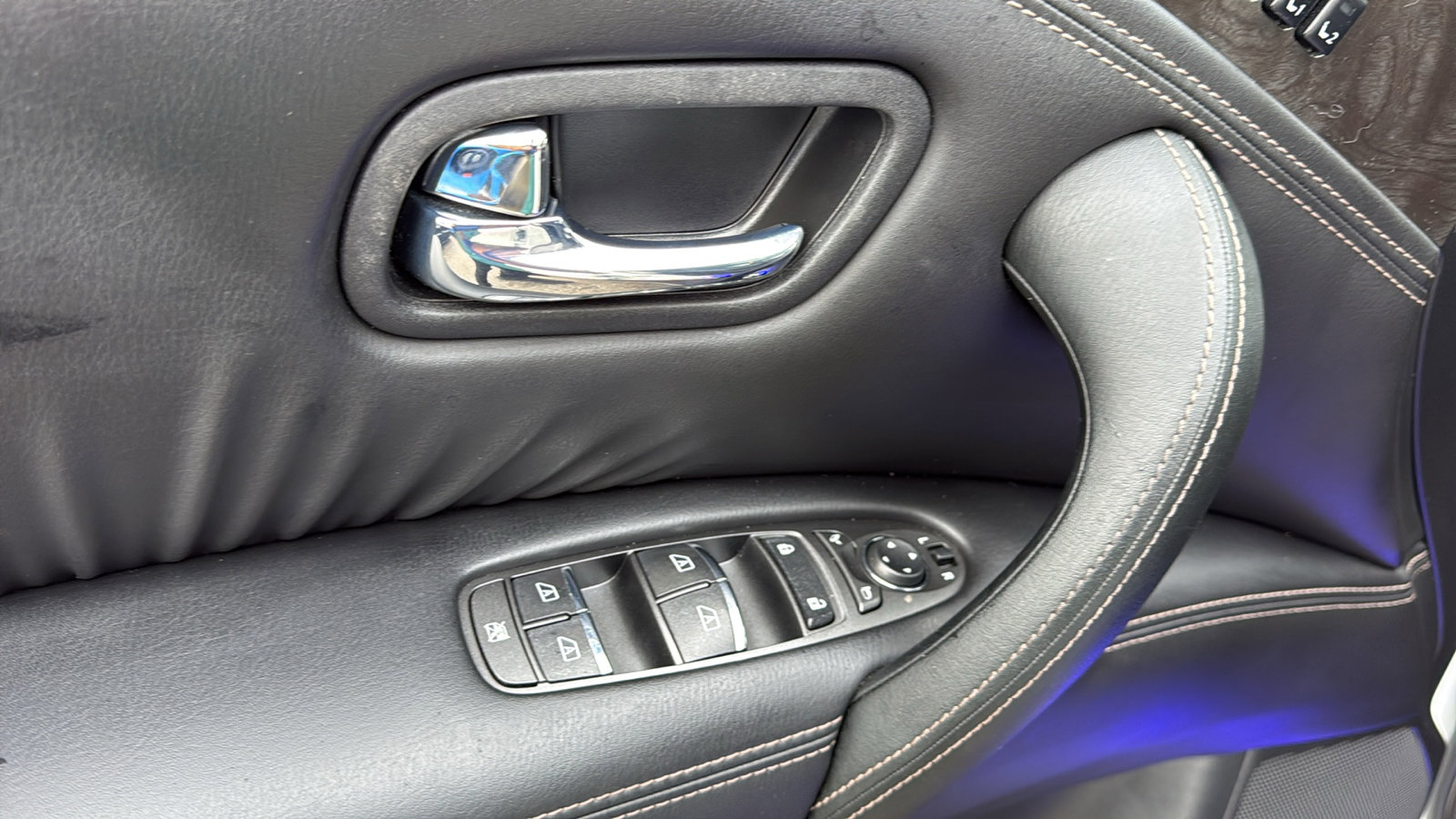 Used 2022 Nissan Armada Platinum image 11