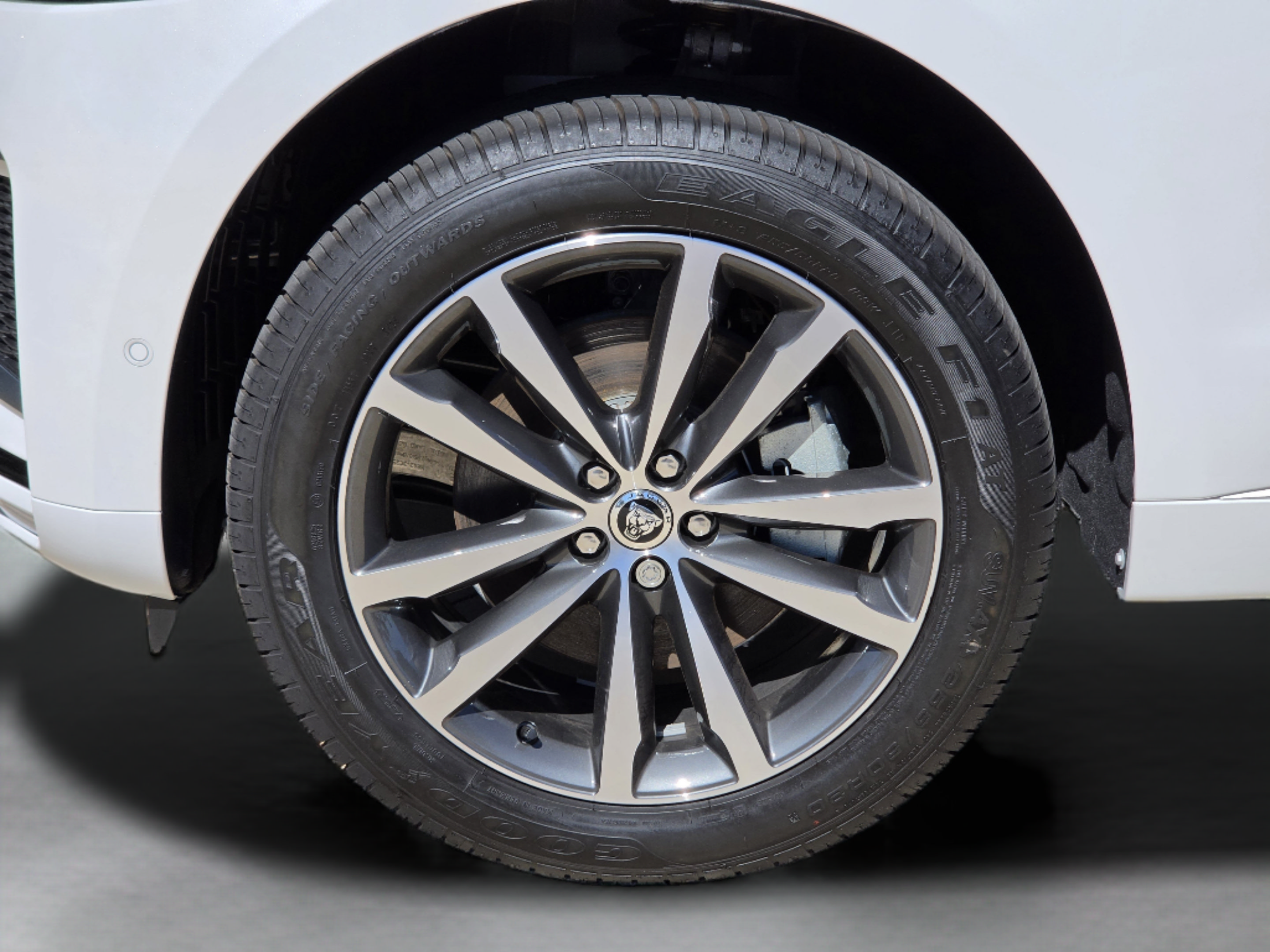 Used 2025 Jaguar F-PACE R-Dynamic S AWD/4WD image 33