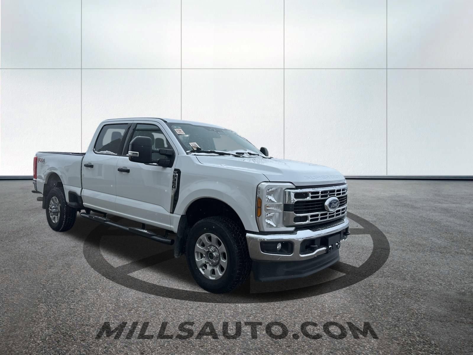 Used 2024 Ford F350 XLT w/ FX4 Off-Road Package image 3