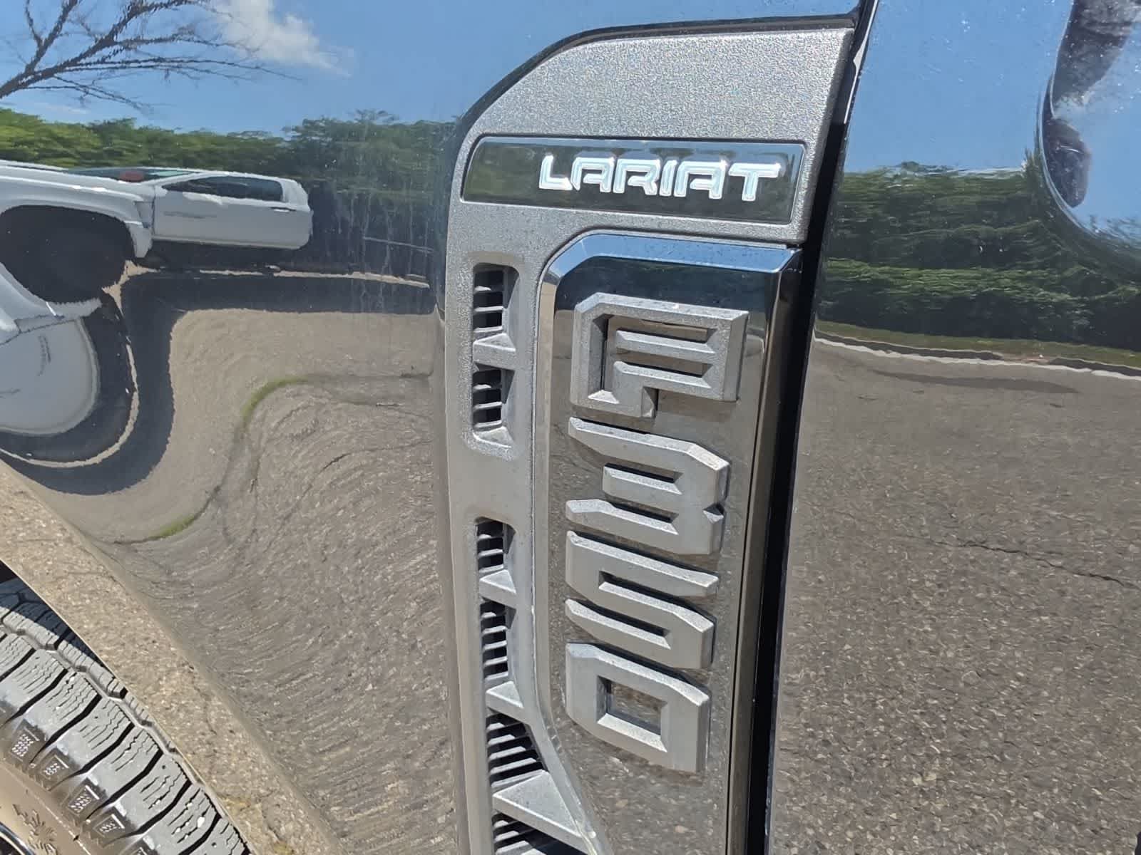 Used 2023 Ford F350 Lariat w/ Black Appearance Package AWD/4WD image 18