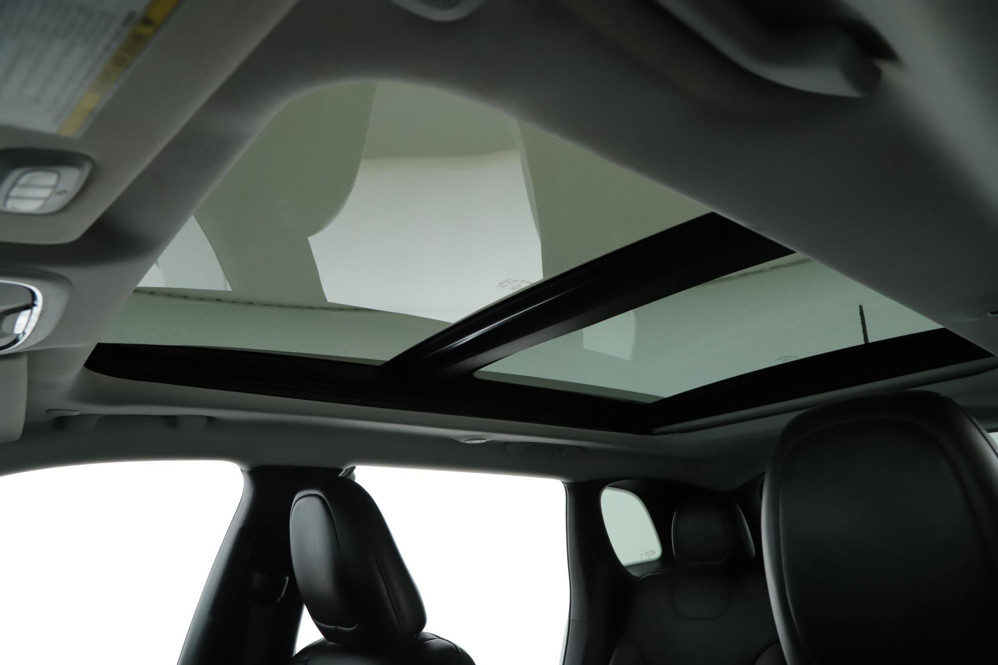 Used 2021 Jeep Cherokee Limited w/ Elite Package image 5