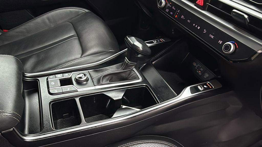 Used 2024 Kia Sorento S image 10