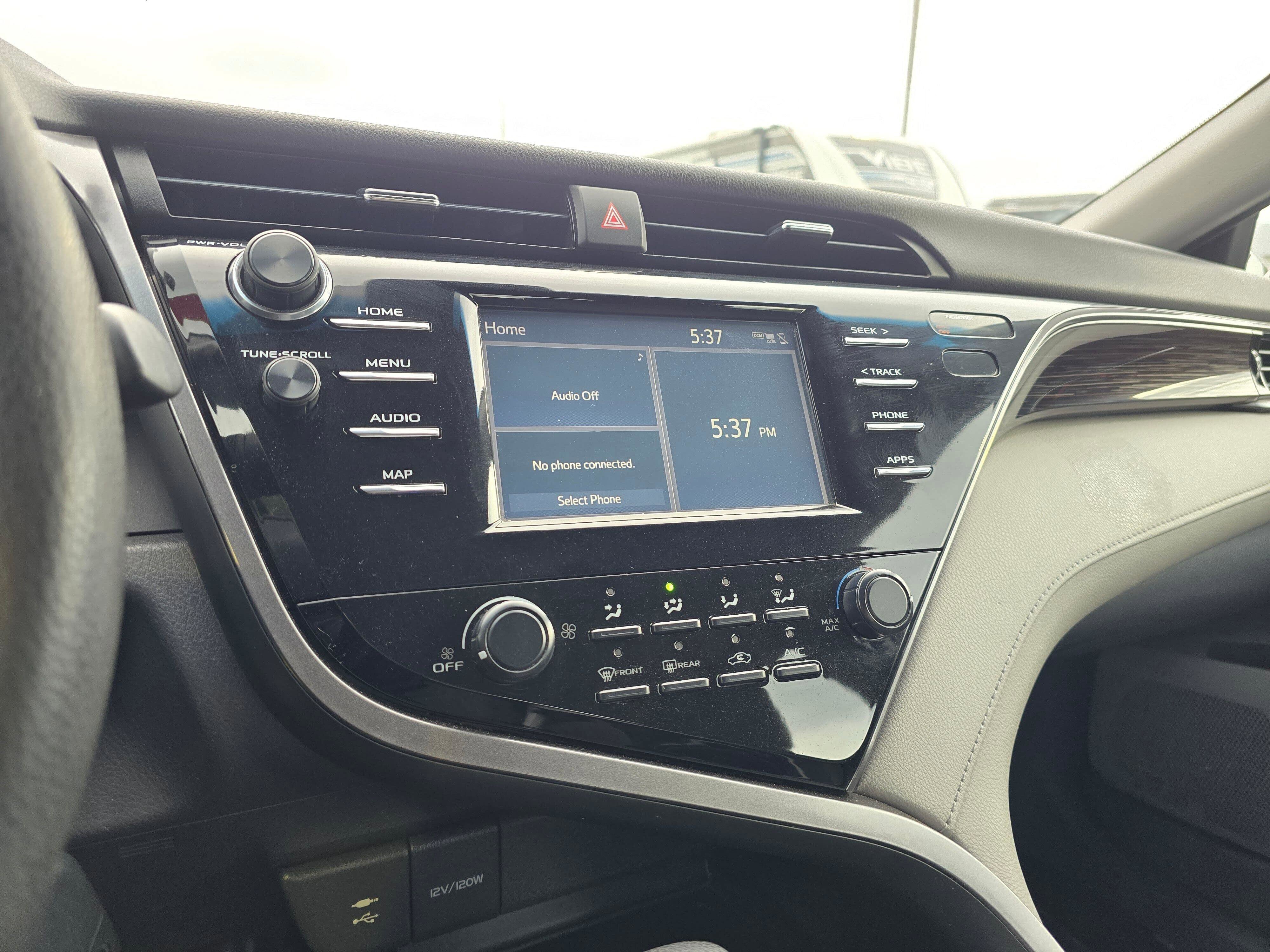 Used 2019 Toyota Camry LE FWD image 25