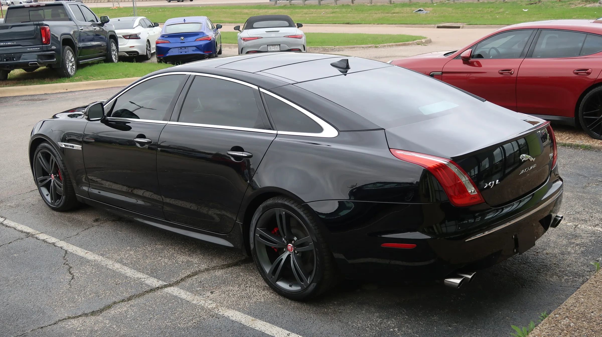 Used 2014 Jaguar XJ R LWB image 11