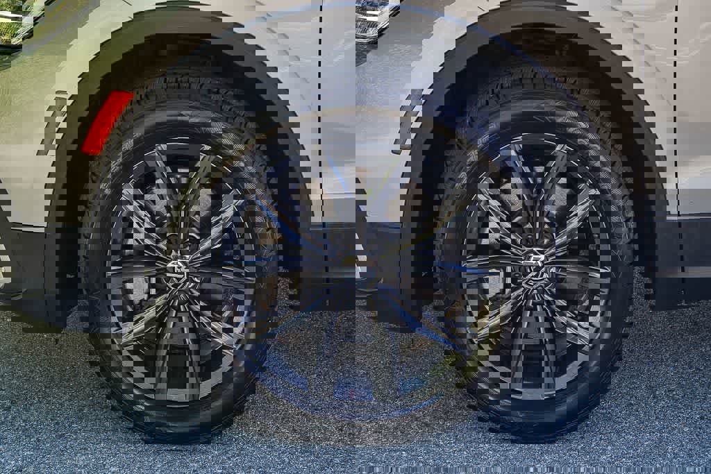 Used 2022 Volkswagen Tiguan SE image 10