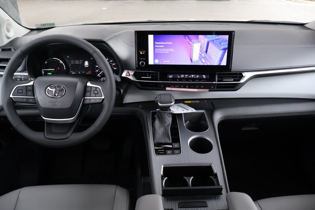 New 2026 Toyota Sienna XLE AWD/4WD image 25