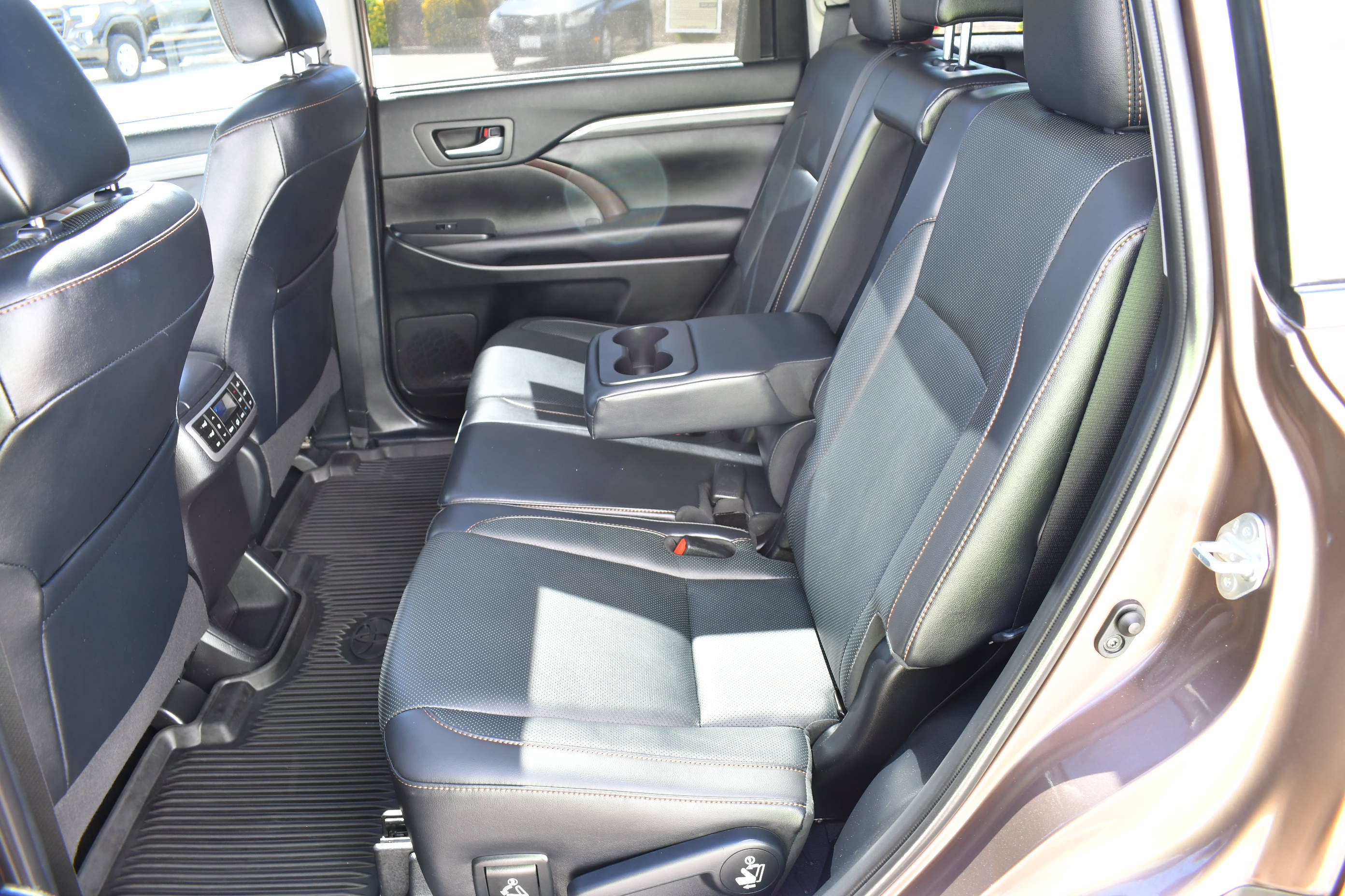 Used 2019 Toyota Highlander Limited Platinum AWD/4WD image 27