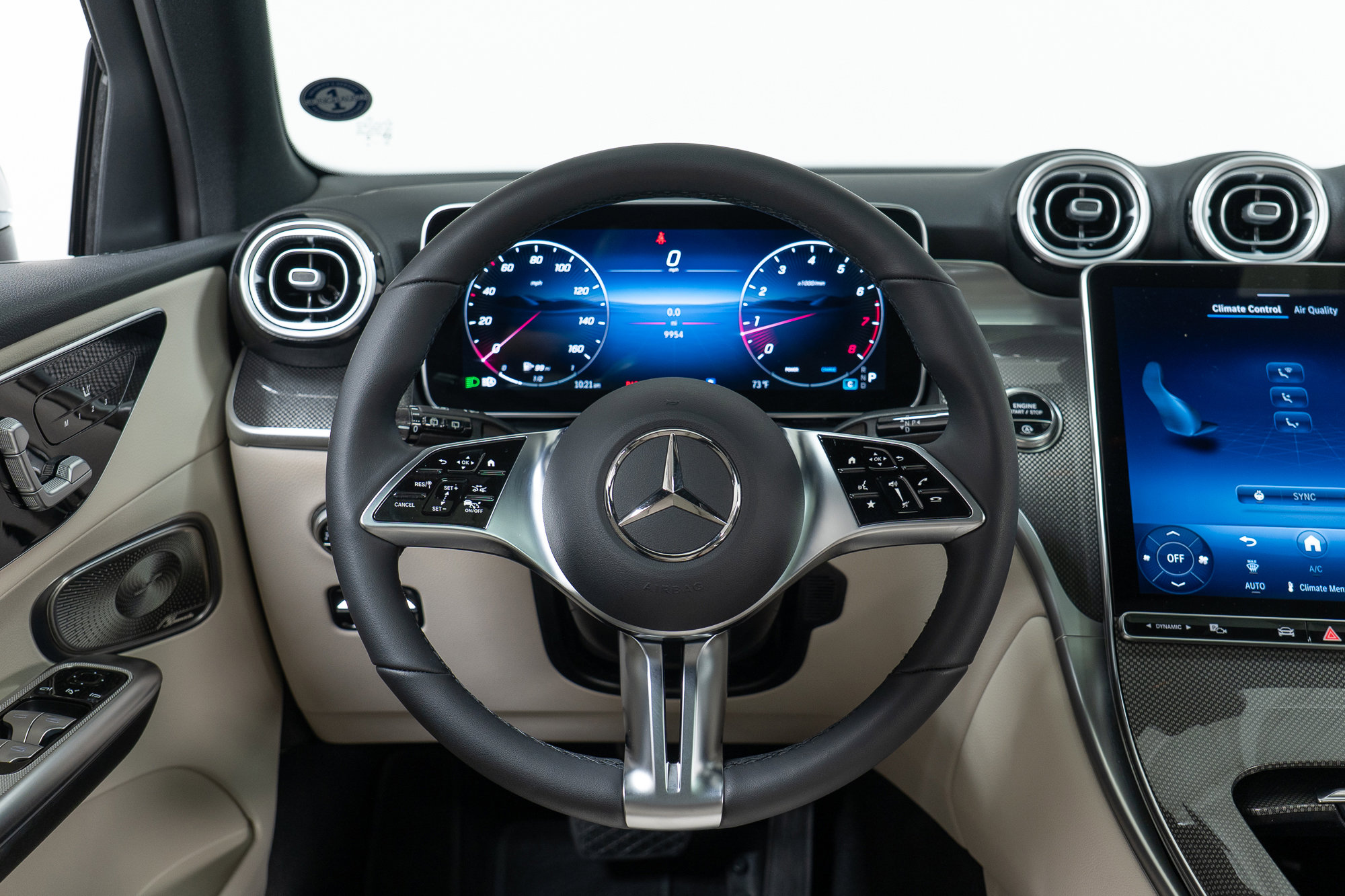 Used 2025 Mercedes-Benz GLC 300 4MATIC image 17