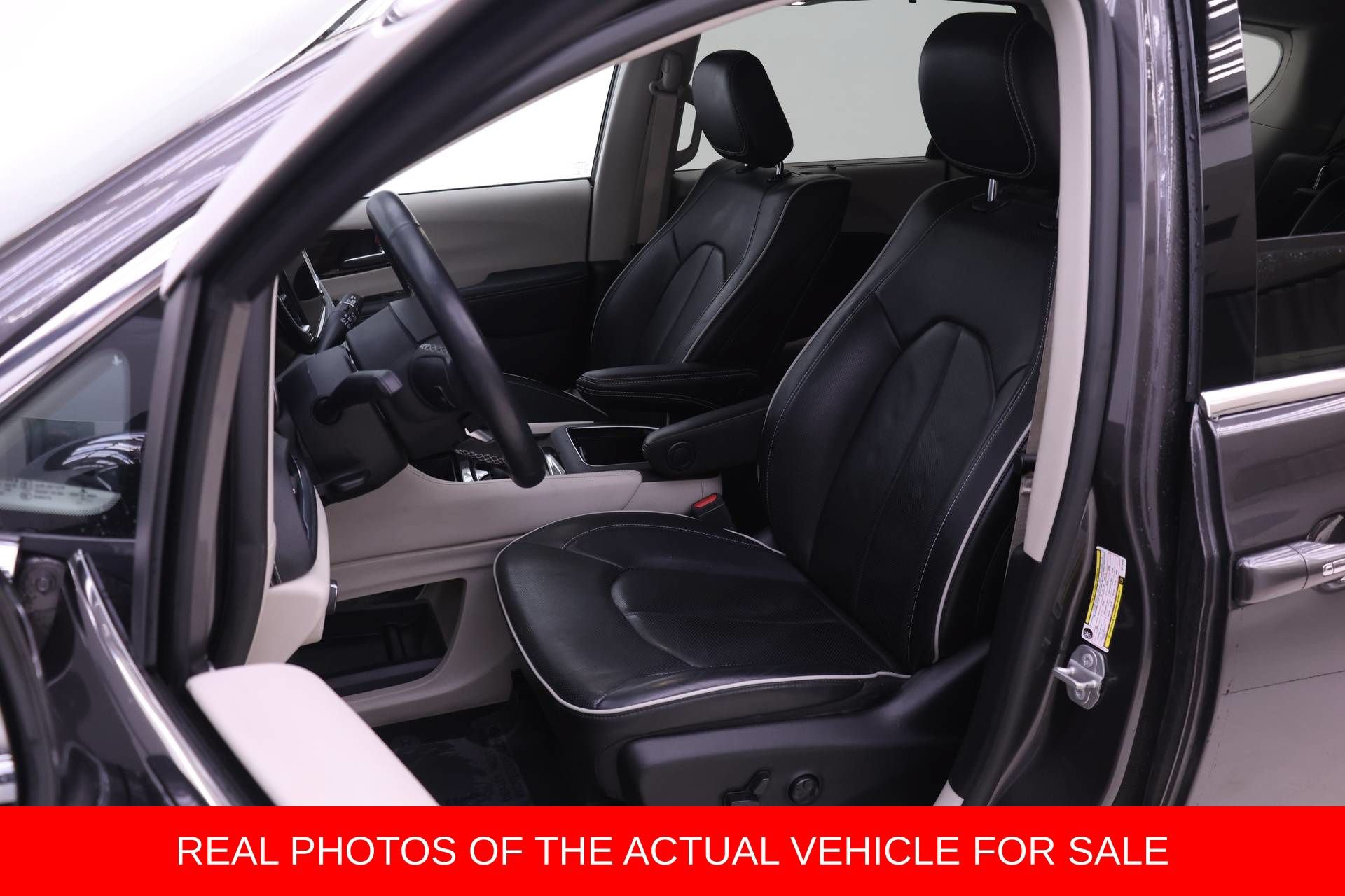 Used 2022 Chrysler Pacifica Limited w/ Uconnect Theater Family Group AWD/4WD image 4