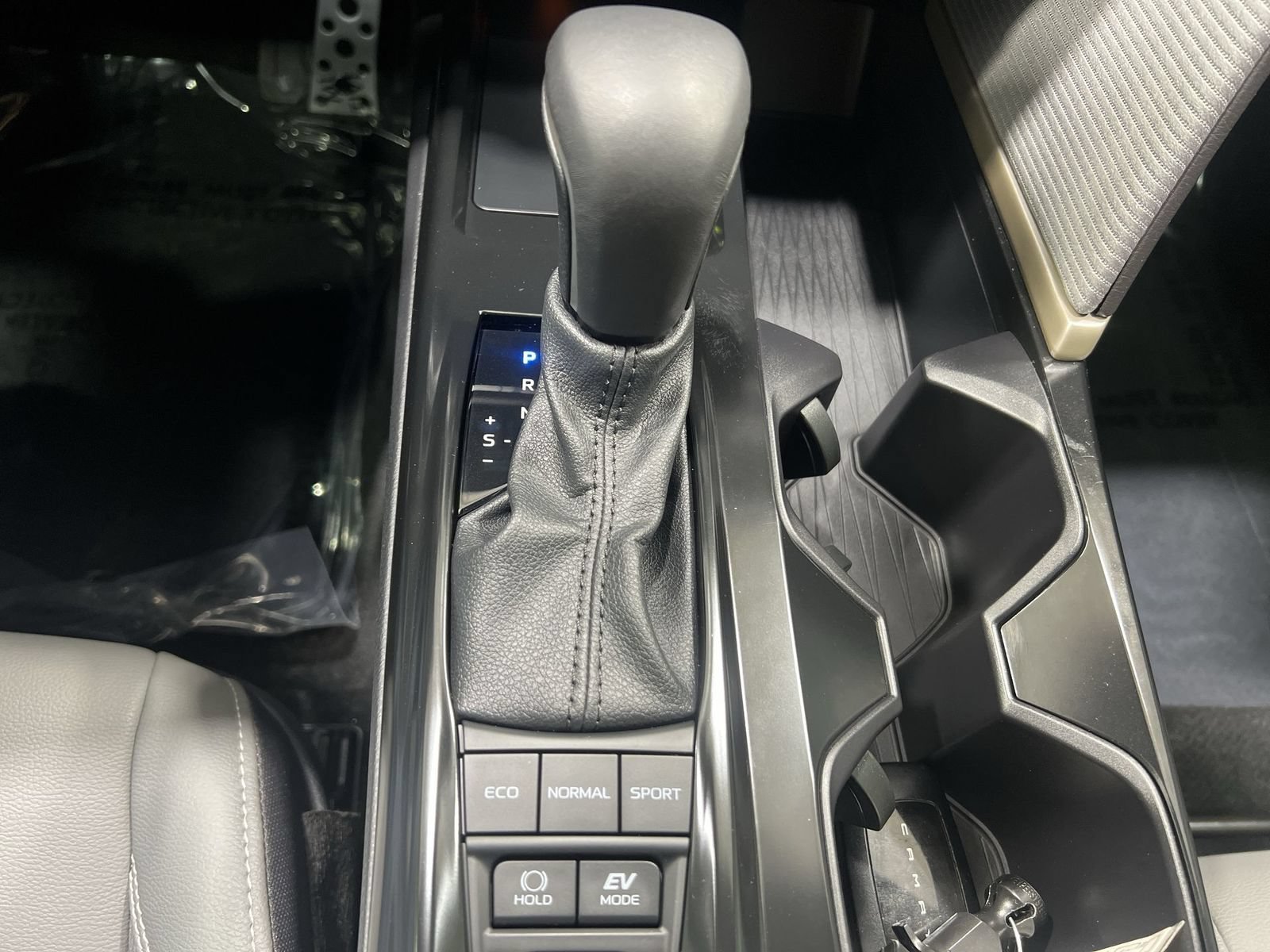 Used 2025 Toyota Camry SE w/ Multimedia Upgrade Package AWD/4WD image 19