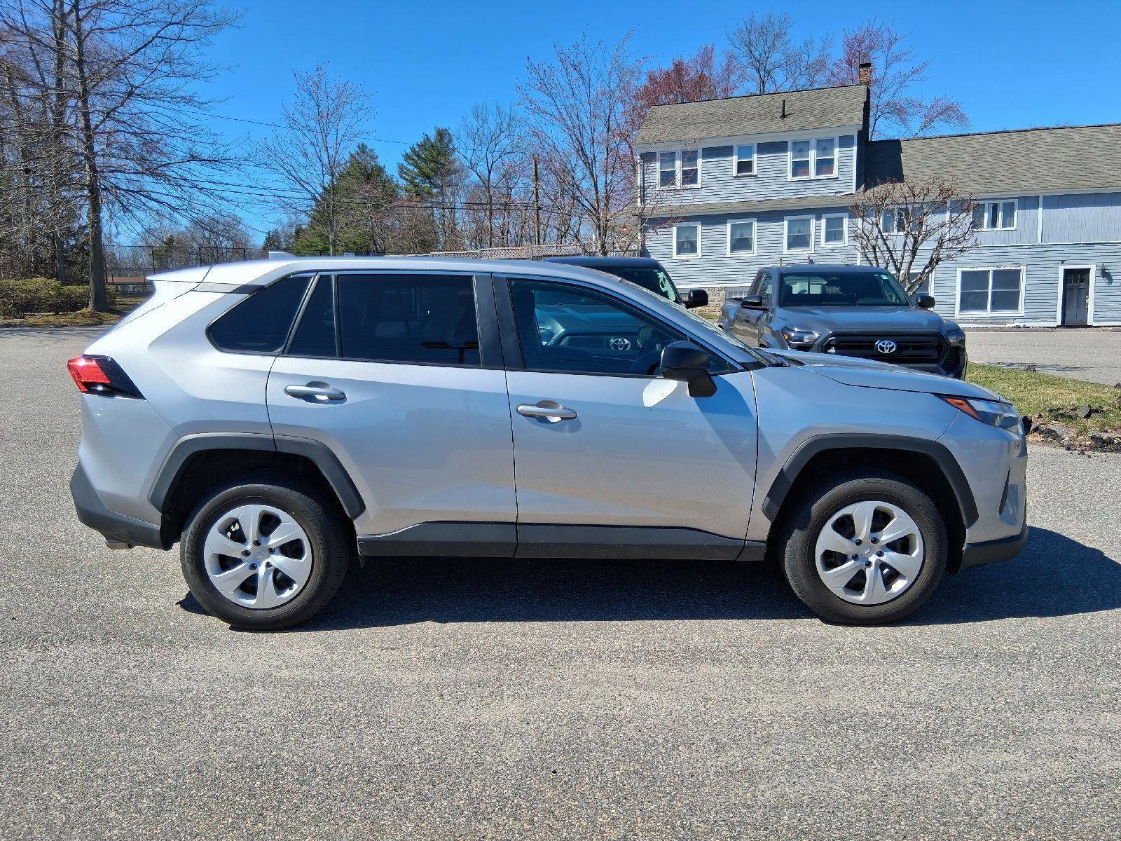 Used 2025 Toyota RAV4 LE image 8