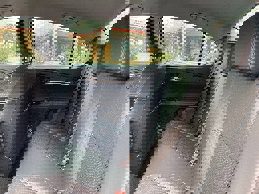 Used 2025 Toyota Camry XLE image 11