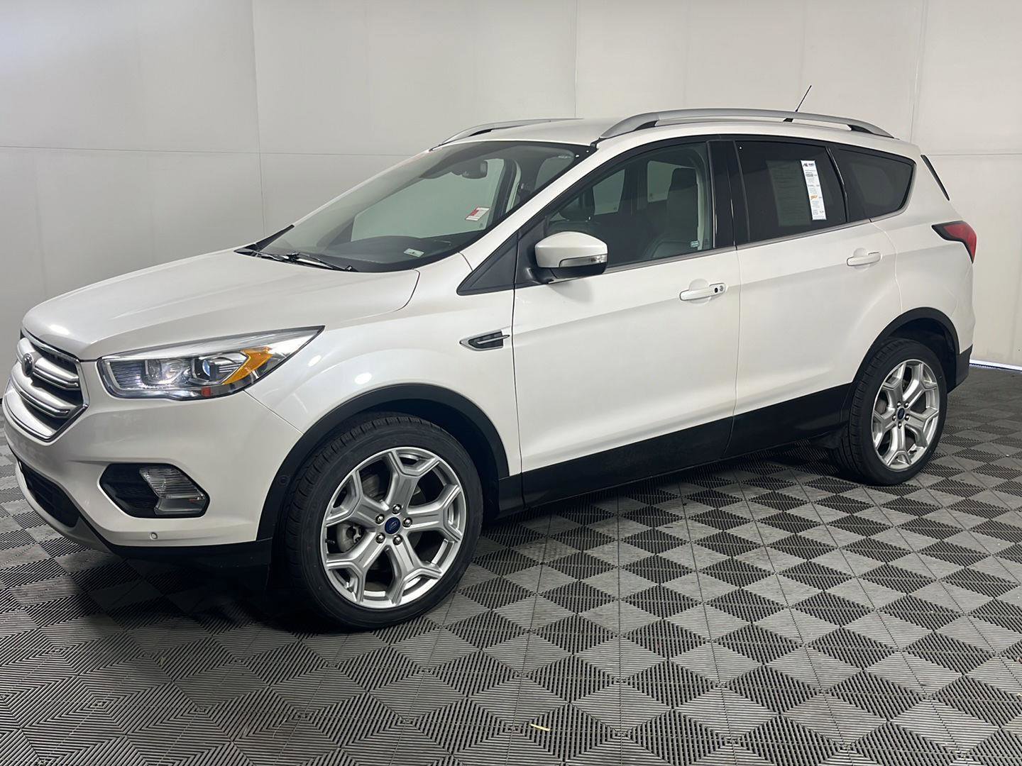 Used 2019 Ford Escape Titanium AWD/4WD image 2
