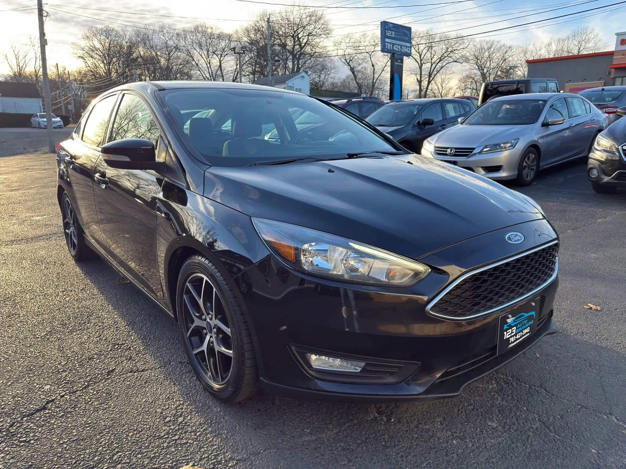 Used 2017 Ford Focus SEL image 1