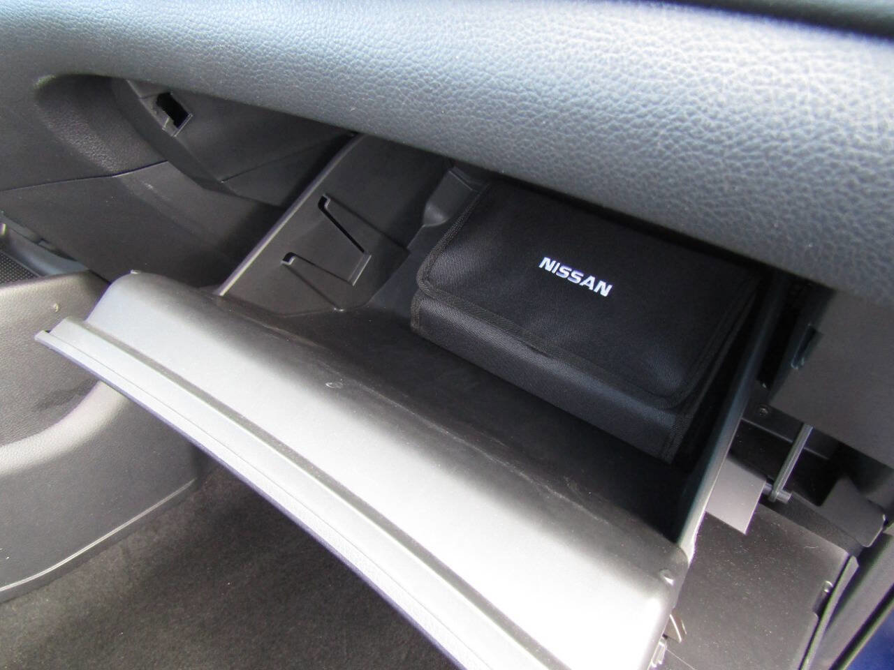 Used 2020 Nissan Rogue S image 24