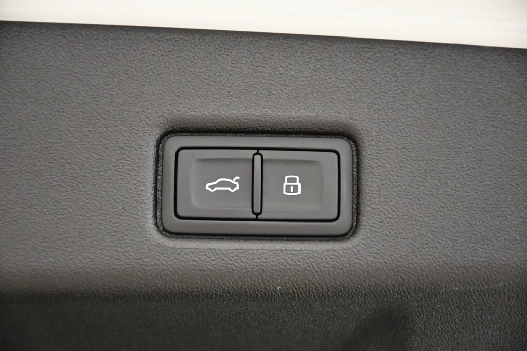 Used 2025 Audi Q5 Premium w/ Convenience Package image 54