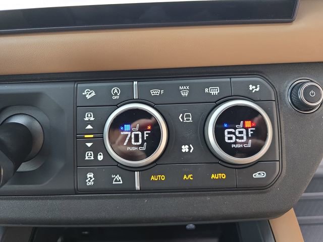 Used 2025 Land Rover Defender 90 X-Dynamic SE image 23