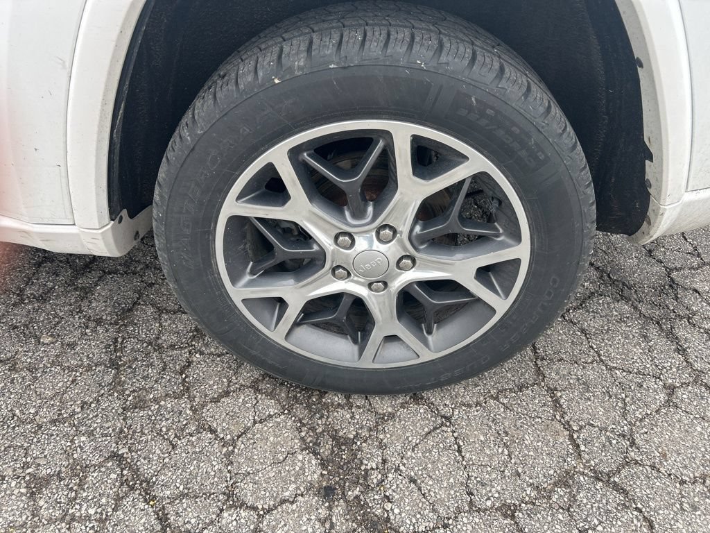 Used 2019 Jeep Grand Cherokee Overland AWD/4WD image 32