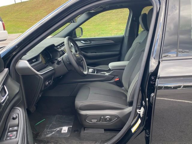 New 2025 Jeep Grand Cherokee Laredo X w/ Luxury Tech Group I image 15