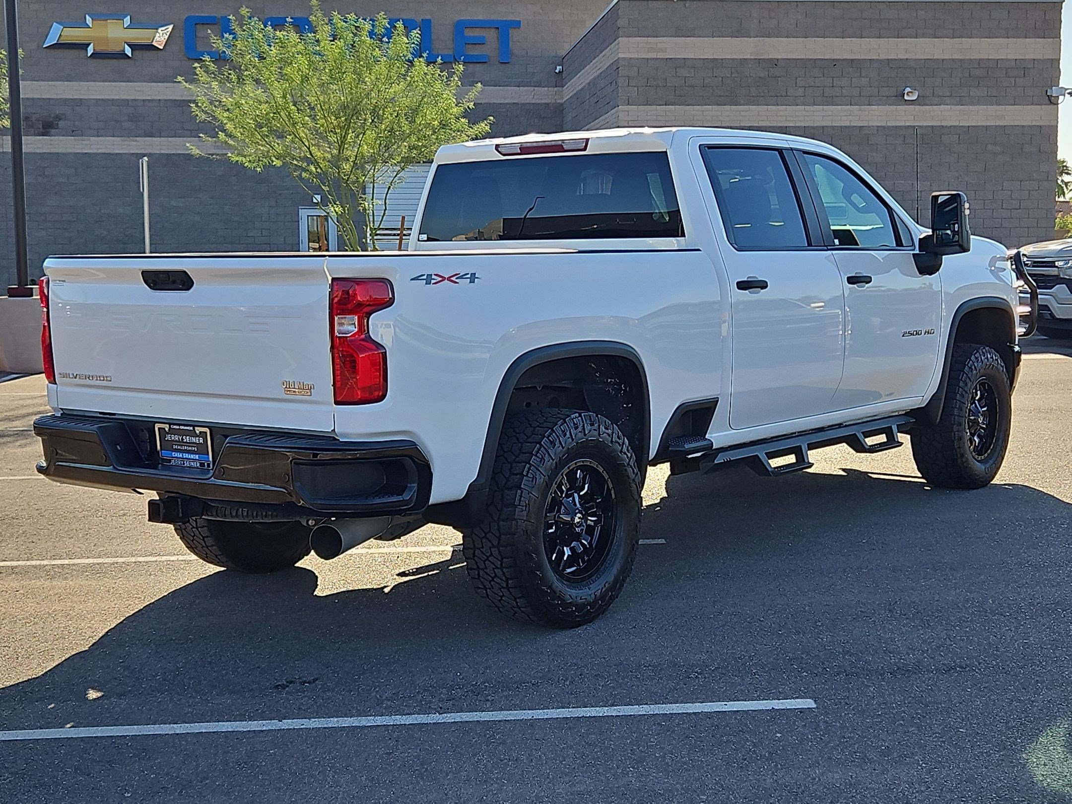 Used 2024 Chevrolet Silverado 2500 Custom w/ Custom Value Package AWD/4WD image 5