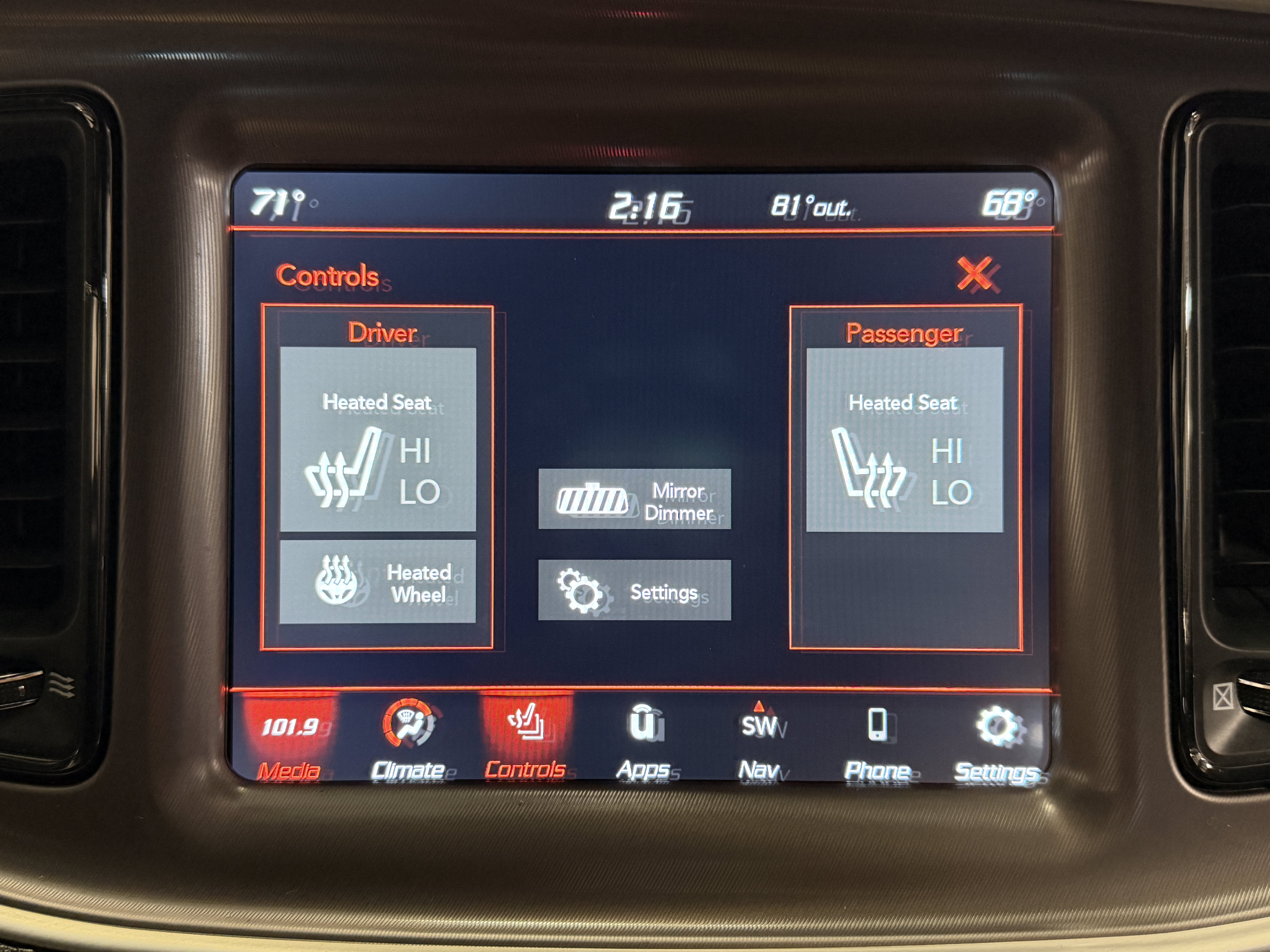 Used 2022 Dodge Challenger SXT w/ Driver Convenience Group RWD image 7