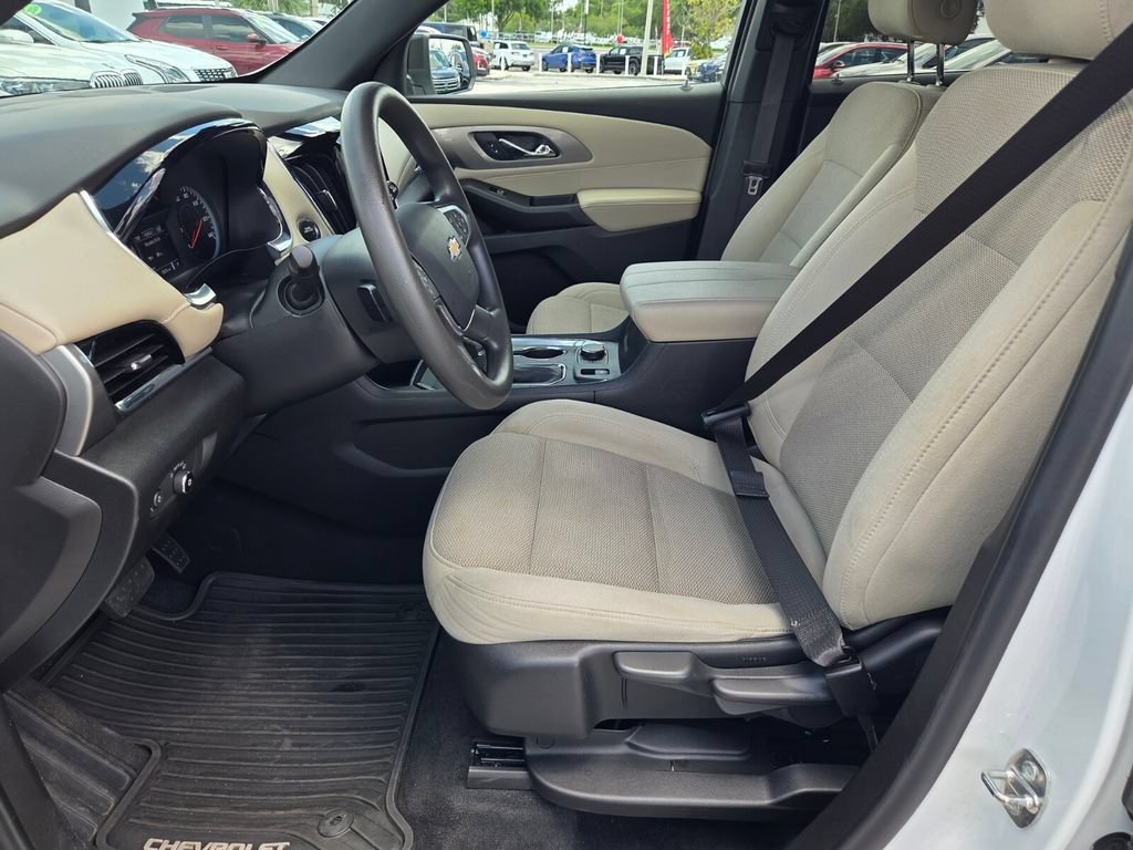 Used 2023 Chevrolet Traverse LS FWD image 5