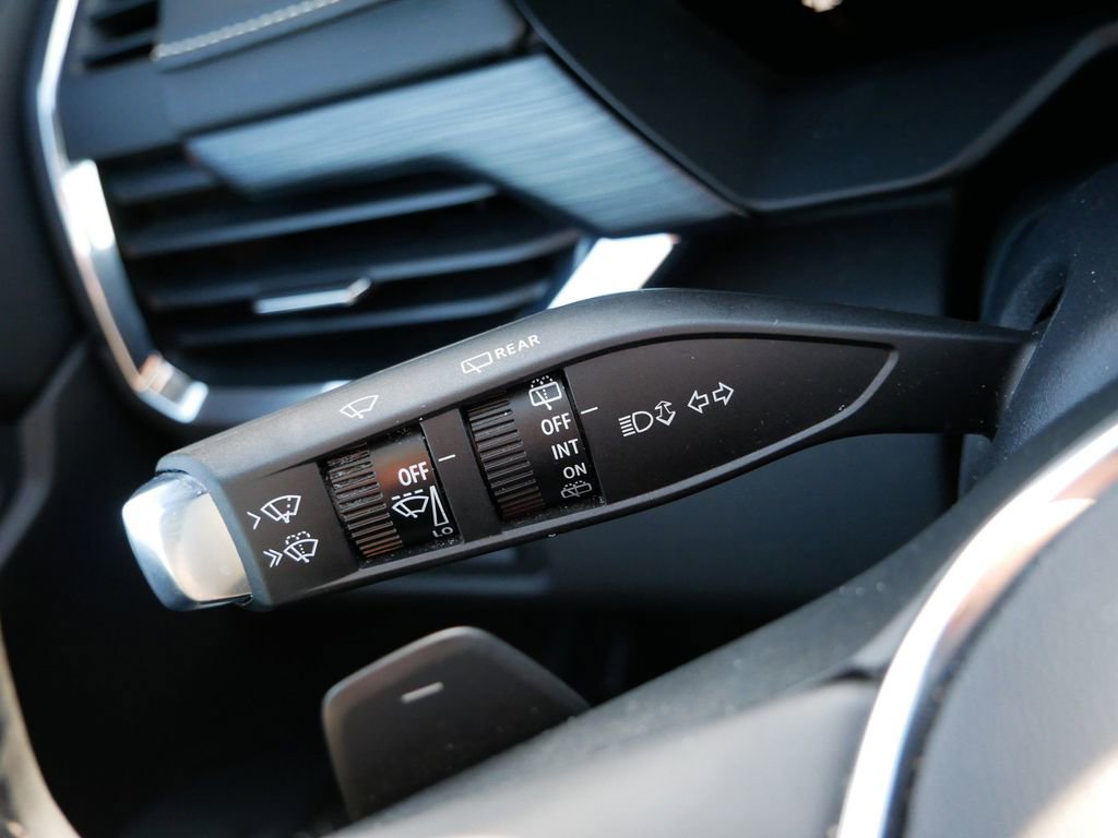 Used 2025 GMC Acadia Elevation image 24