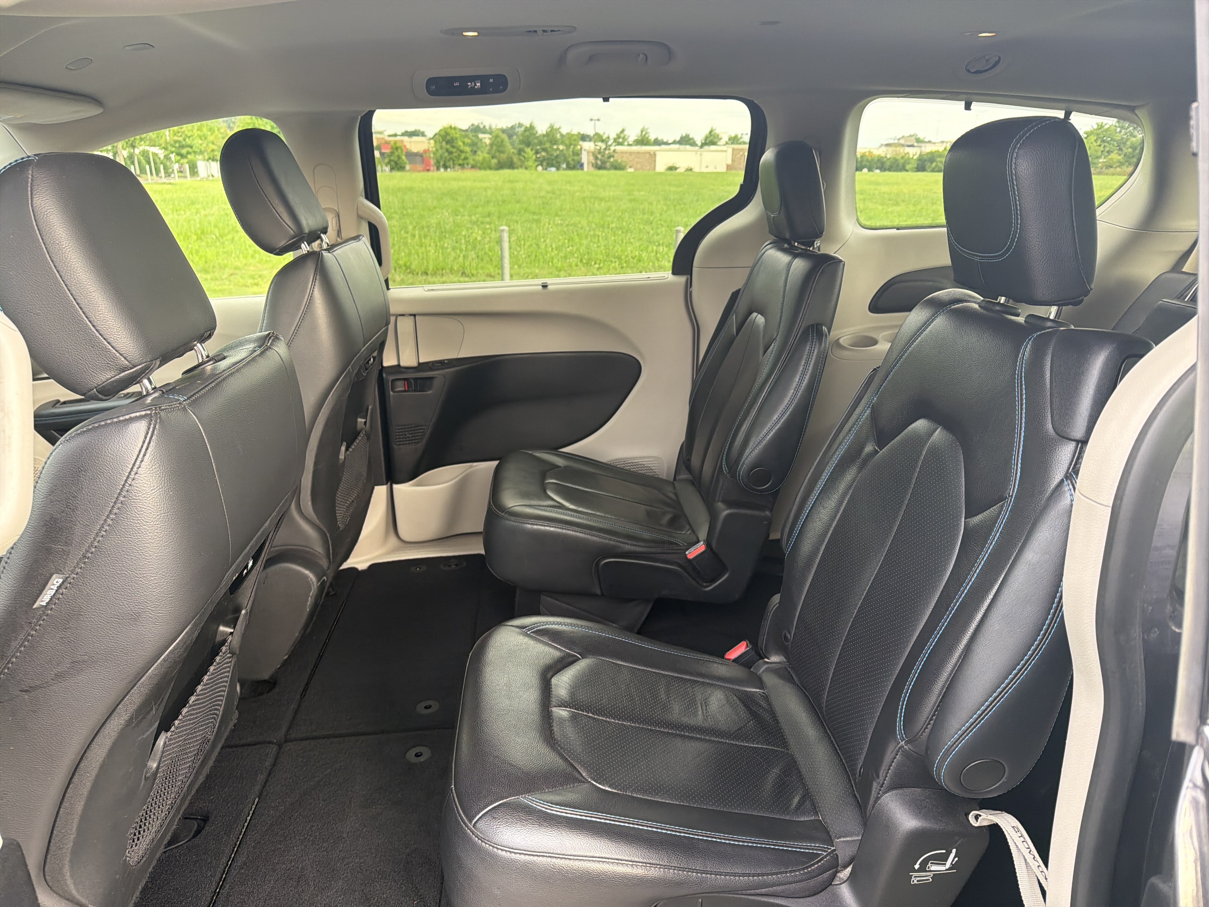 Used 2021 Chrysler Pacifica Touring-L FWD image 26