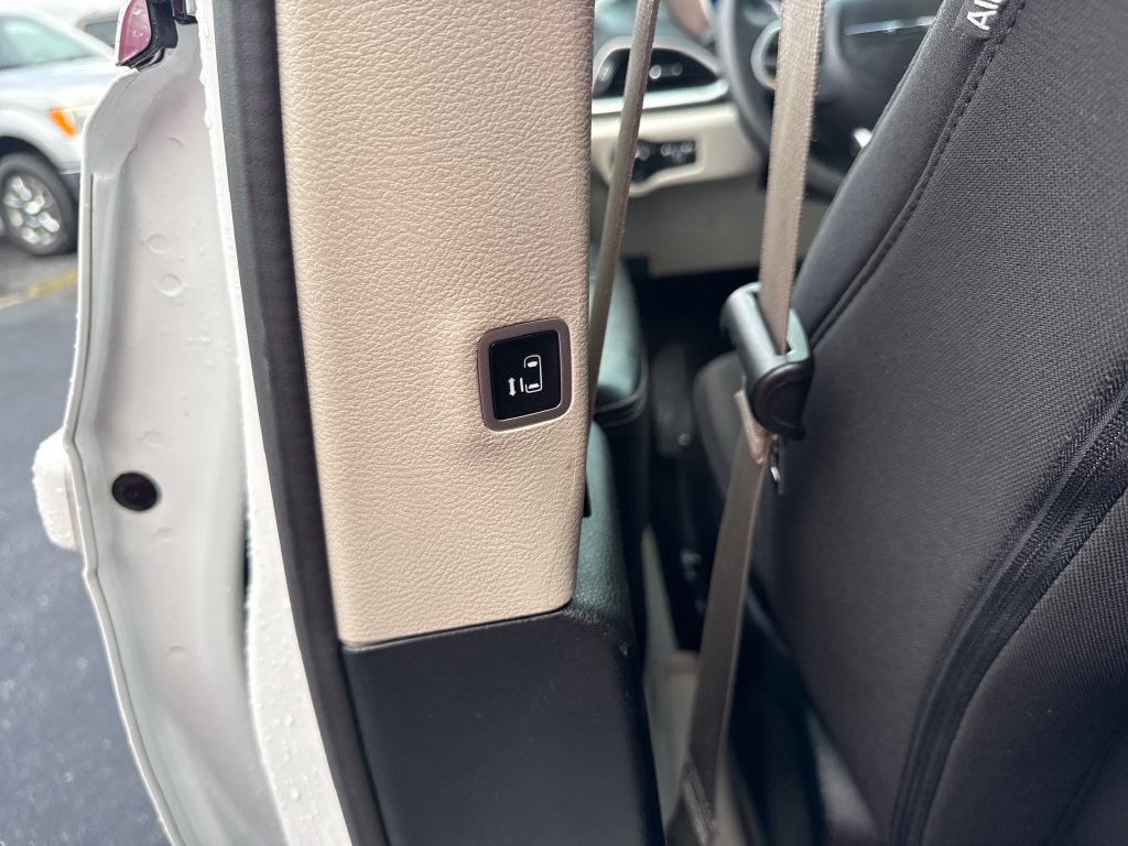 Used 2023 Chrysler Voyager LX FWD image 23