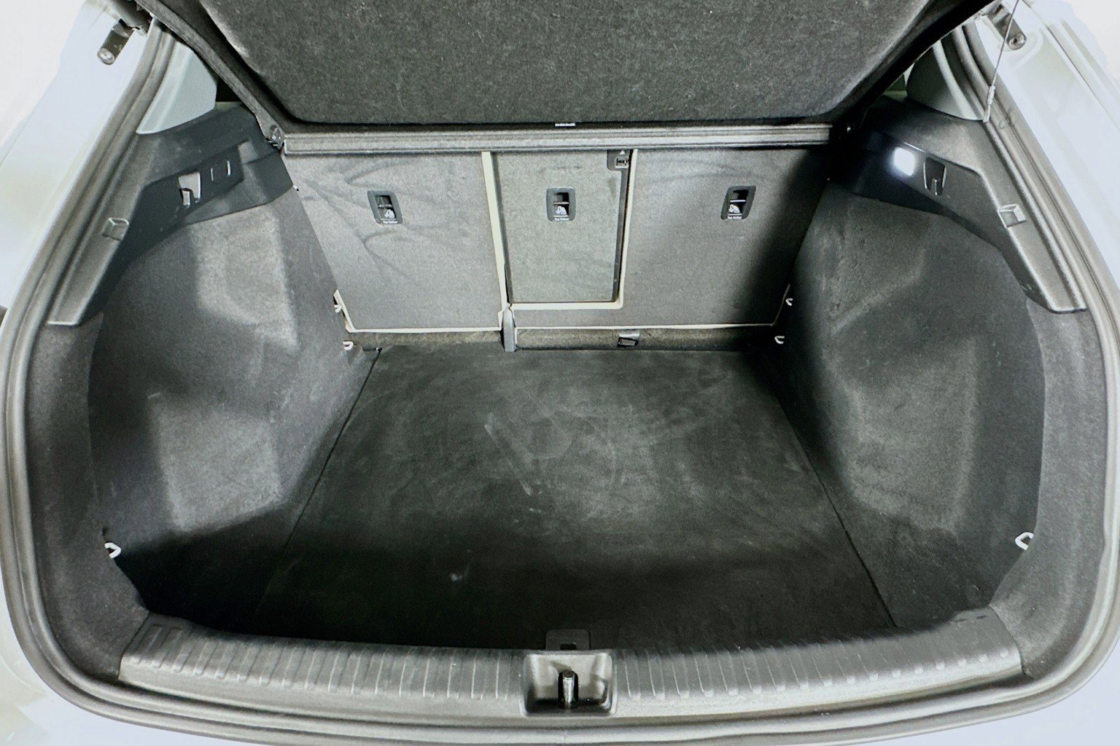 Used 2023 Audi Q4 e-tron Premium w/ Convenience Package image 22