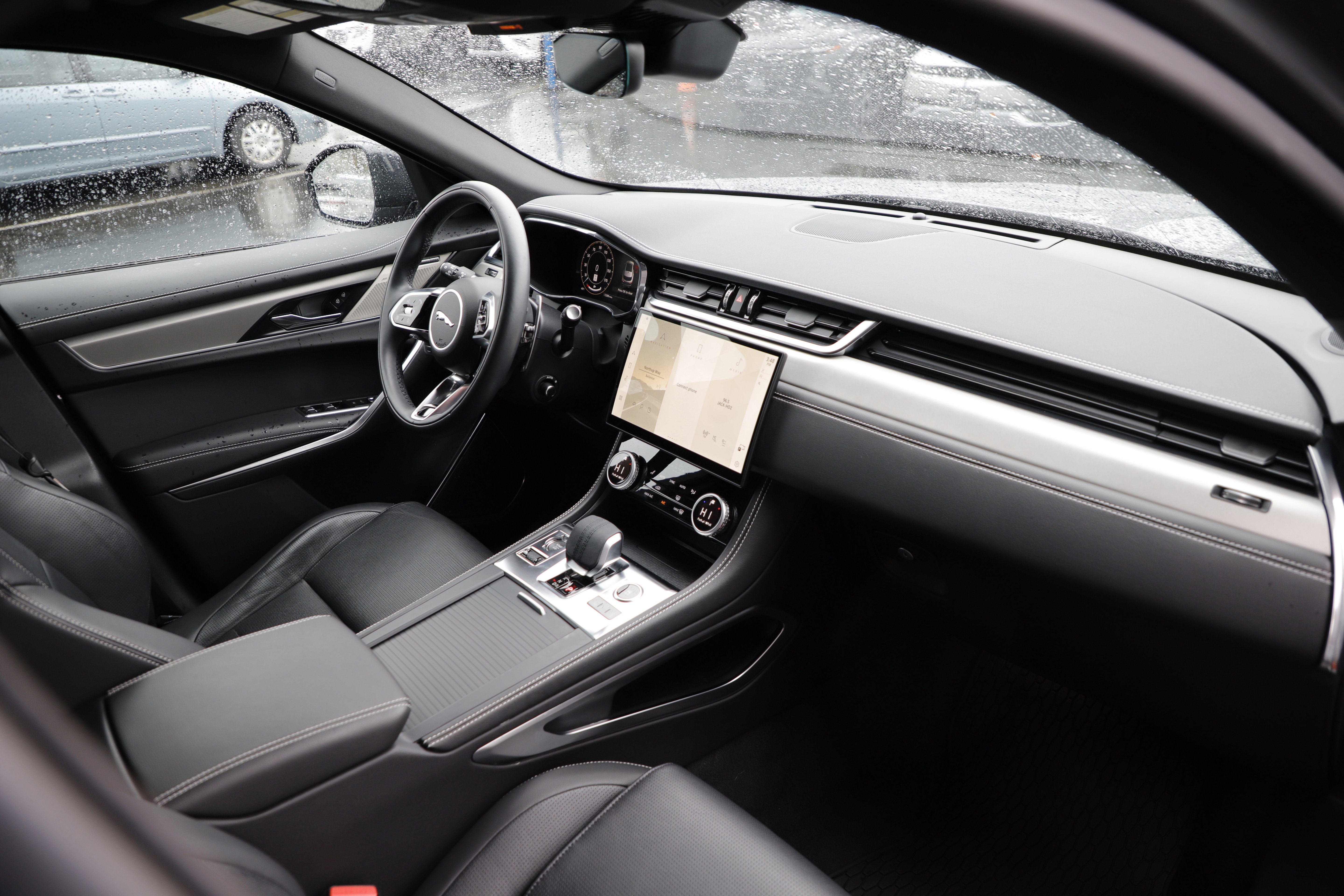 Certified 2025 Jaguar F-PACE R-Dynamic S image 8