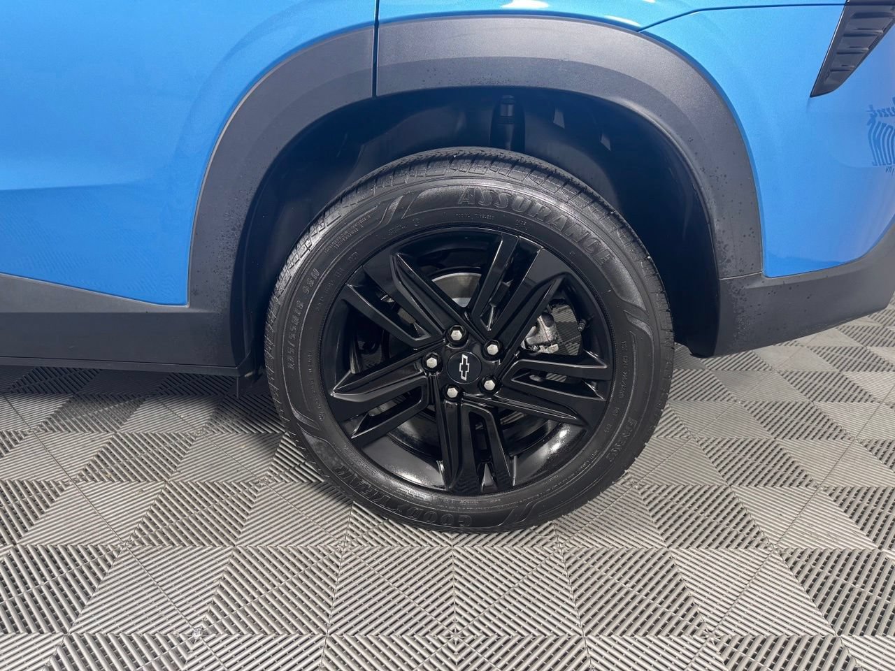 Used 2025 Chevrolet Trax ACTIV w/ Sunroof Package FWD image 37