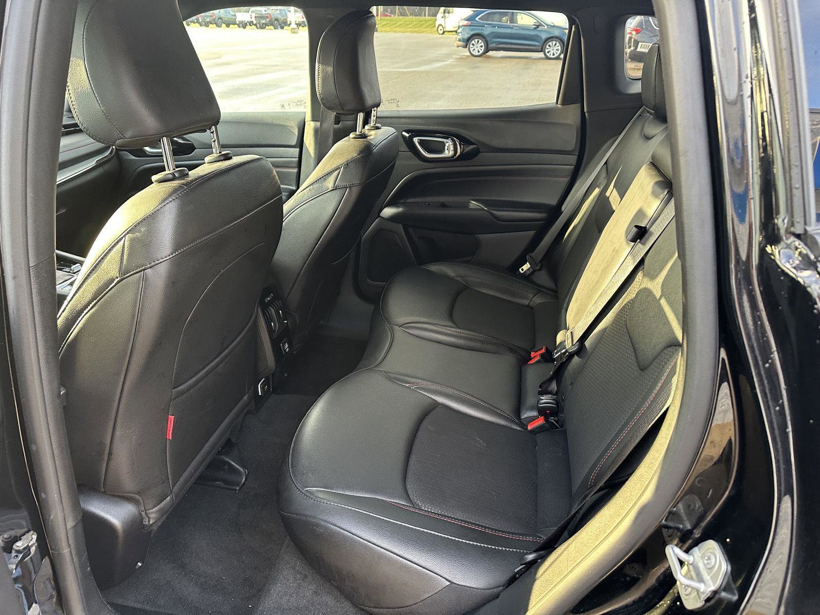 Used 2025 Jeep Compass Trailhawk AWD/4WD image 14