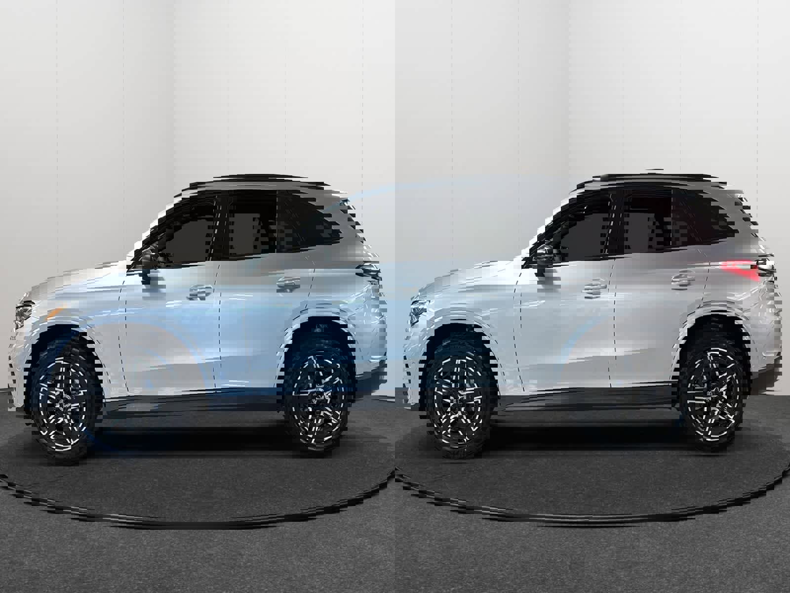 New 2026 Mercedes-Benz GLC 300 4MATIC image 3