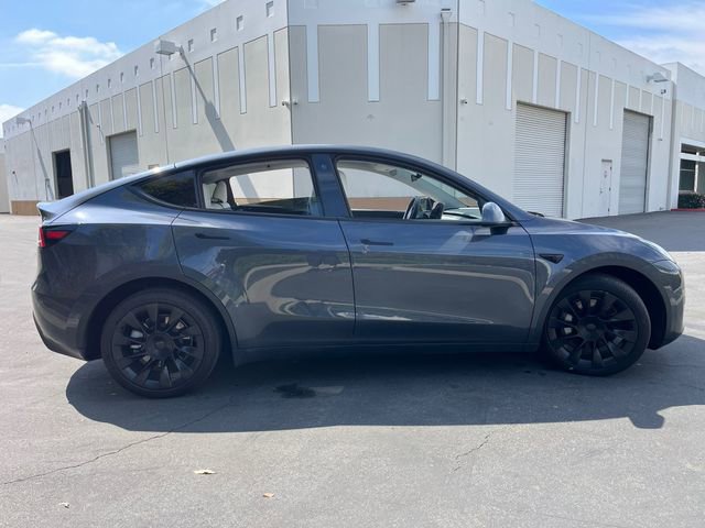Used 2022 Tesla Model Y Long Range image 8