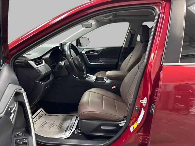 Used 2019 Toyota RAV4 XLE w/ Phone Cable & Charge Package image 9