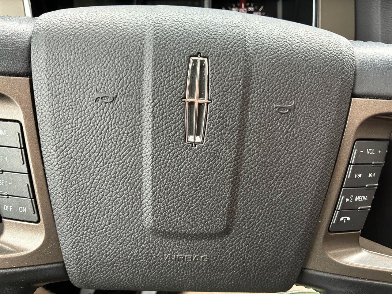 Used 2014 Lincoln Navigator L 4WD image 18