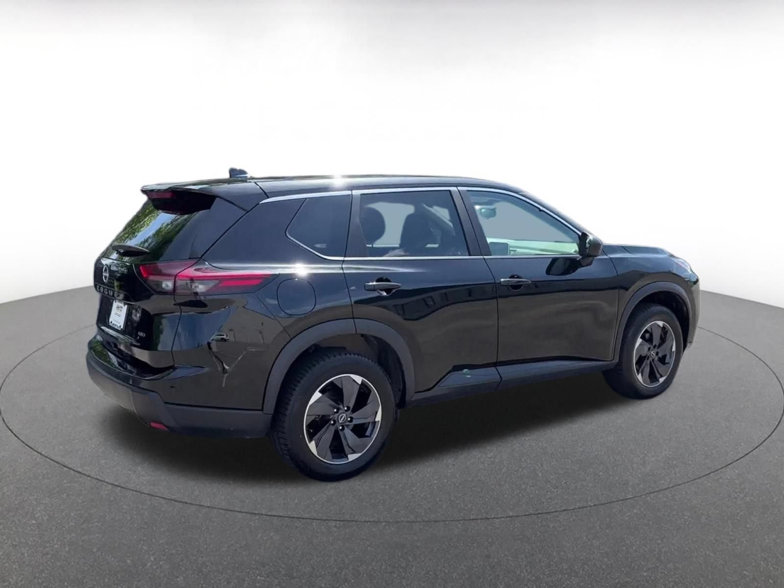 Used 2025 Nissan Rogue SV AWD/4WD image 11