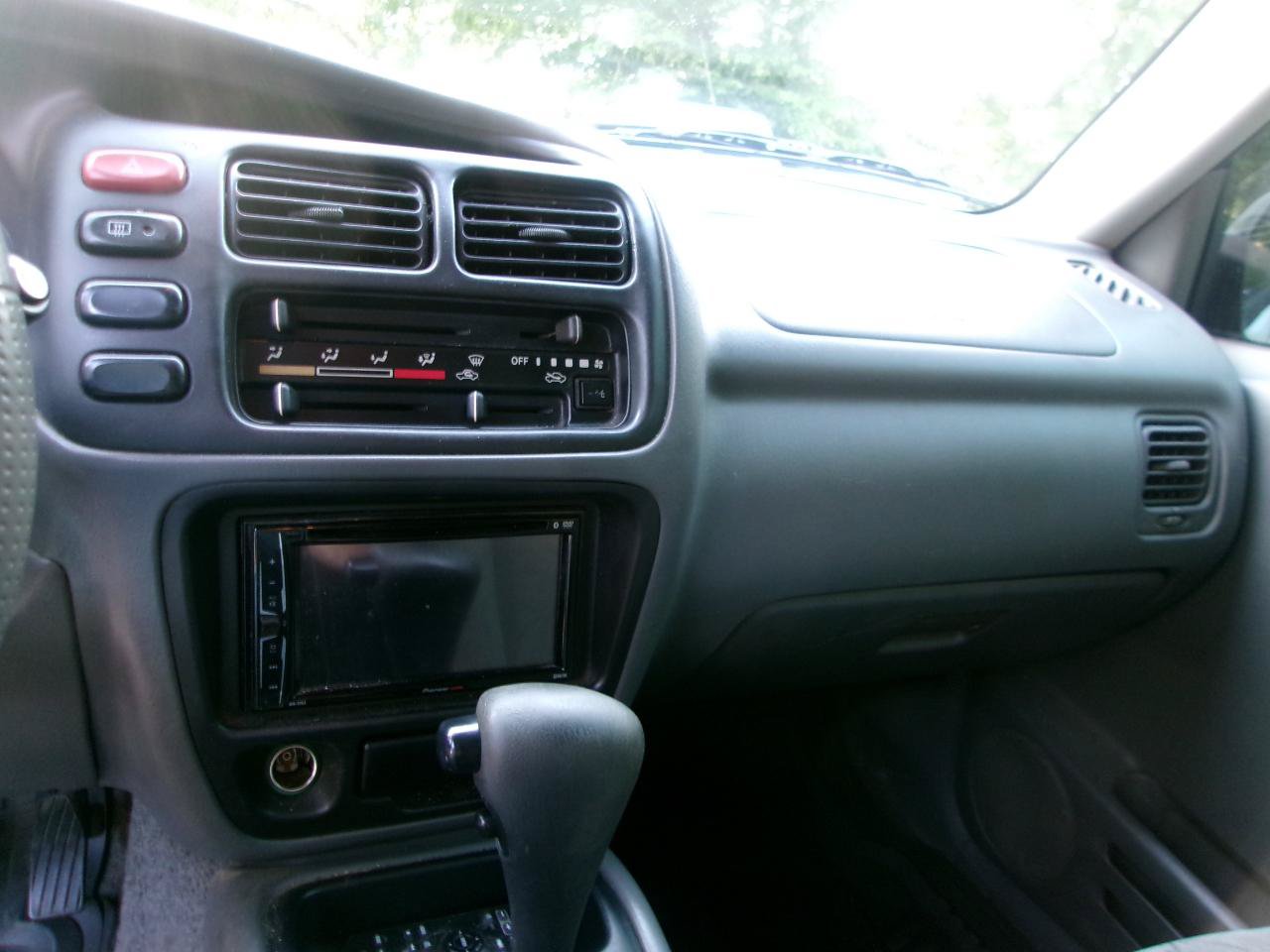 Used 2001 Chevrolet Tracker LT AWD/4WD image 12