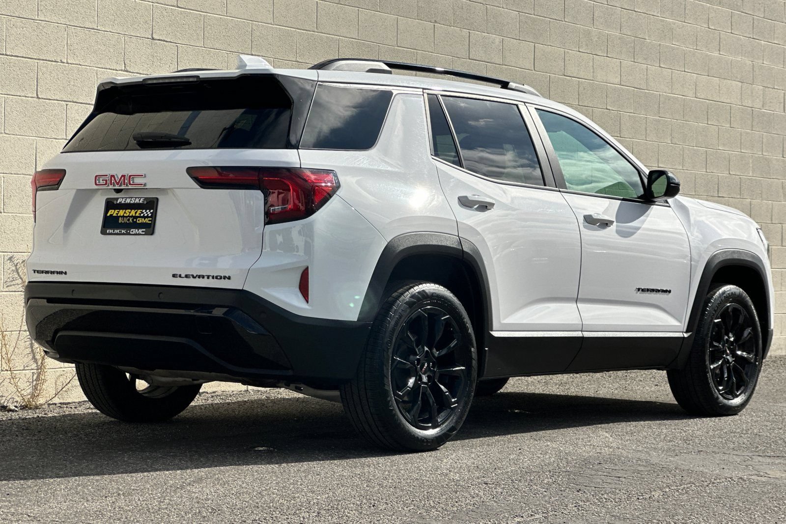 Used 2026 GMC Terrain Elevation w/ Elevation Premium Package FWD image 4