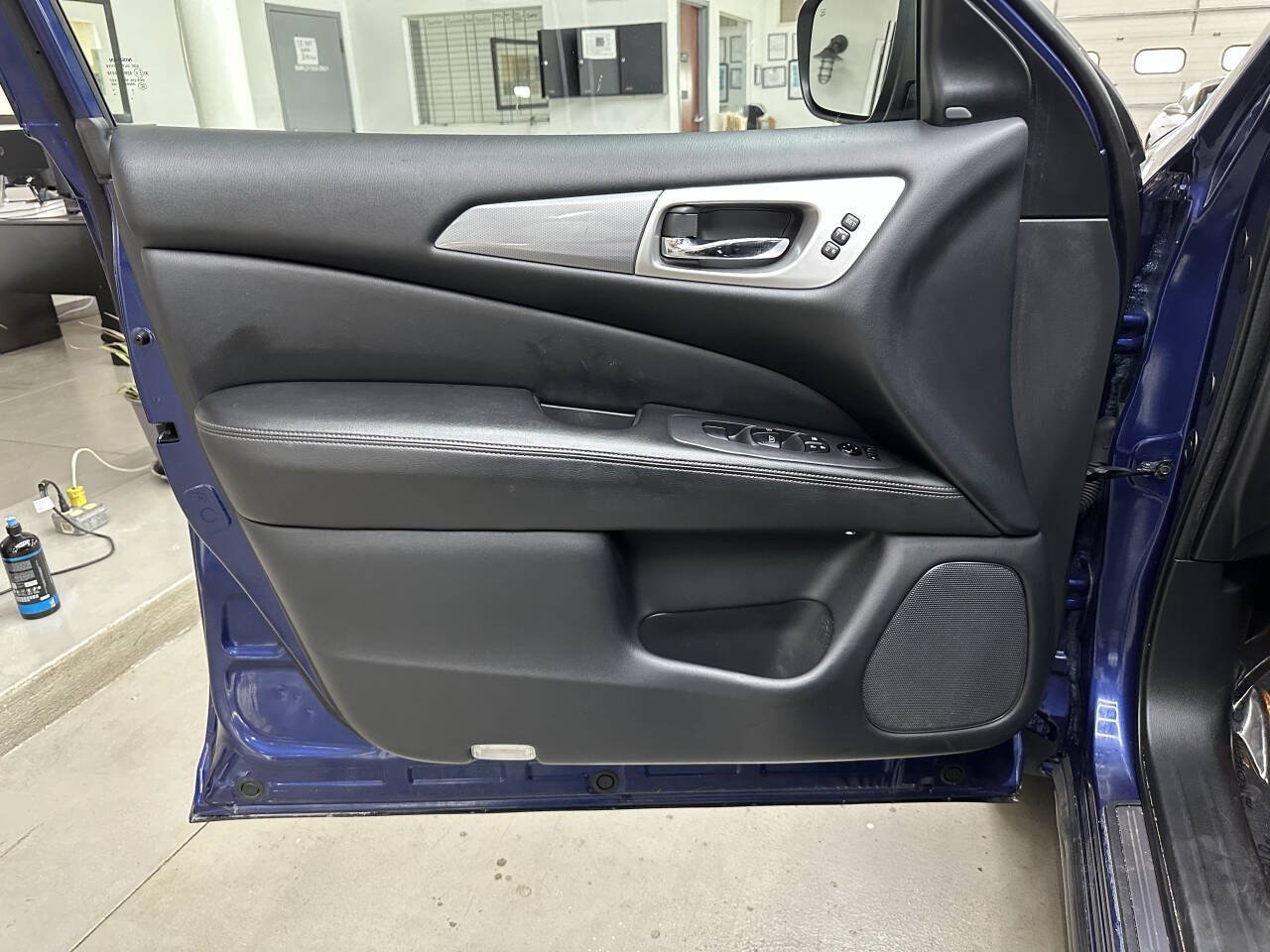 Used 2020 Nissan Pathfinder SL AWD/4WD image 10