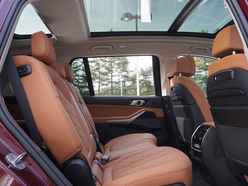 Used 2024 BMW X7 xDrive40i w/ Premium Package image 48