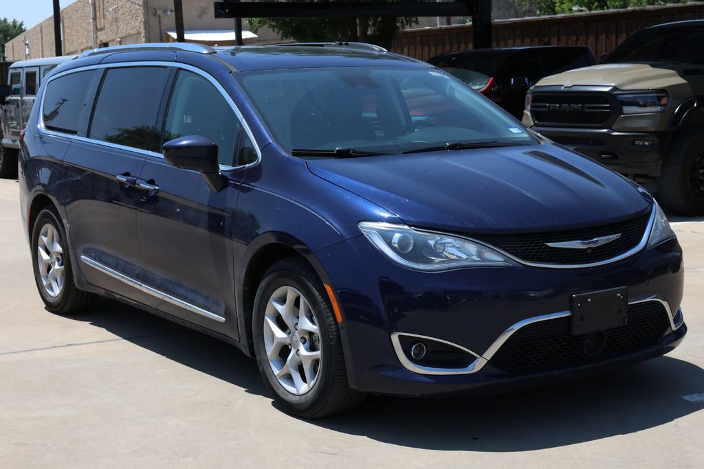 Used 2019 Chrysler Pacifica Touring-L Plus FWD image 3