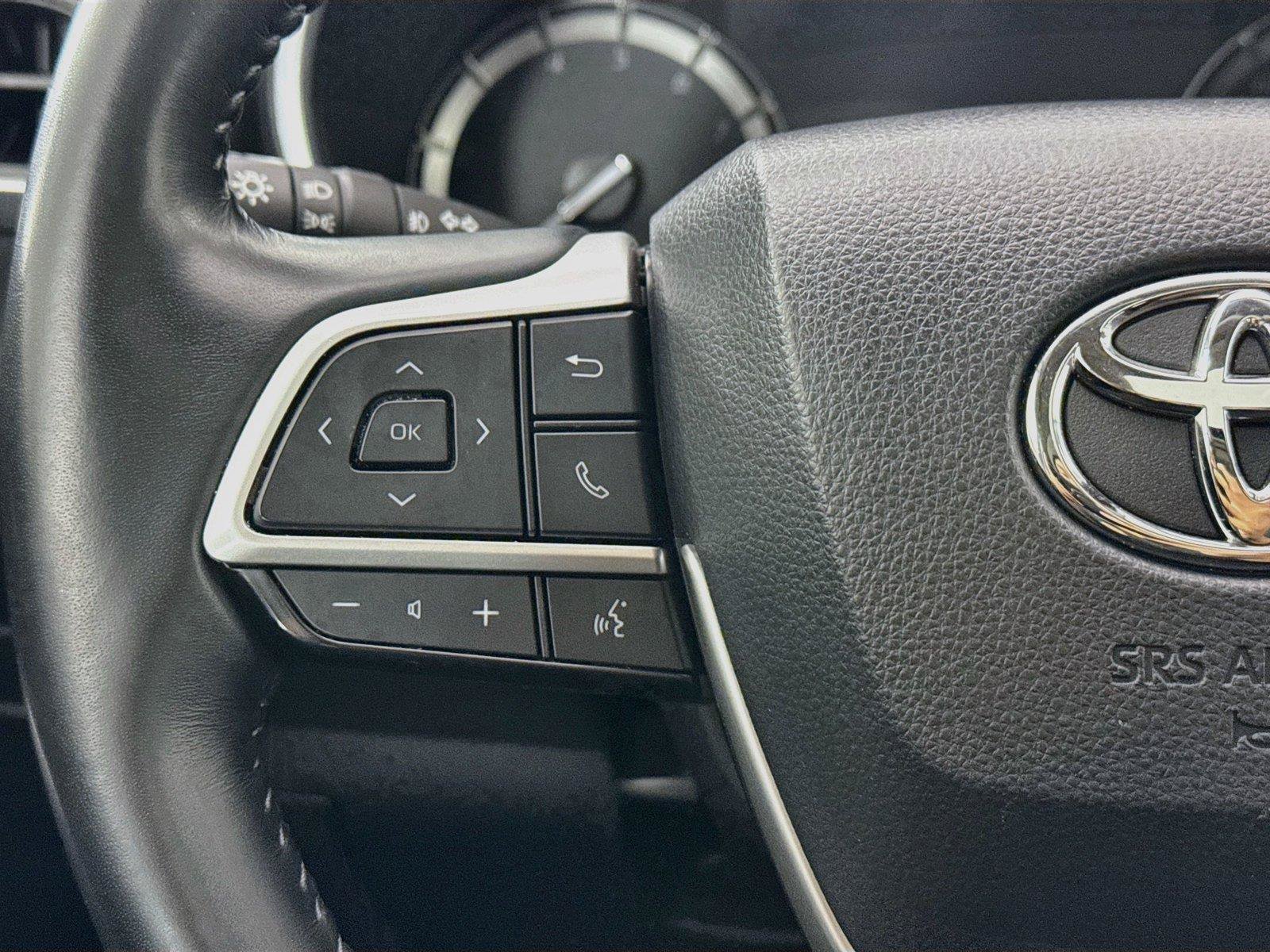 Used 2022 Toyota Highlander XLE FWD image 18