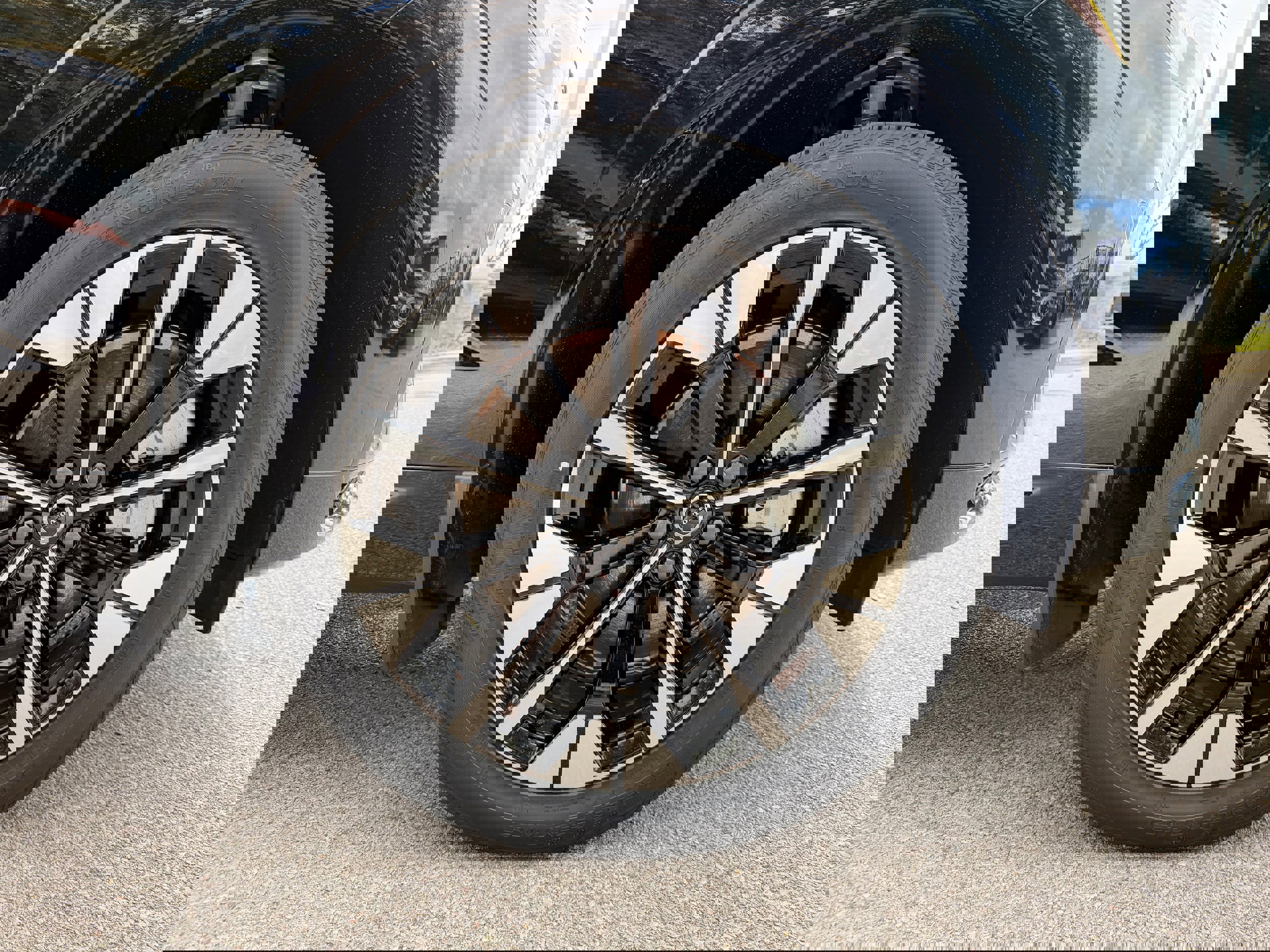 New 2026 Volvo XC60 T8 Plus w/ Protection Package Premier image 7